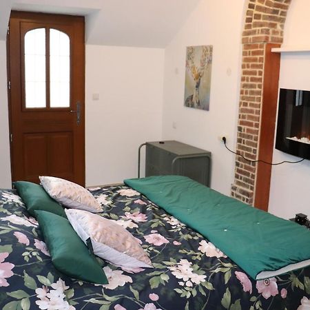 Le Jardin Des Roses Panzió Gerponville Kültér fotó